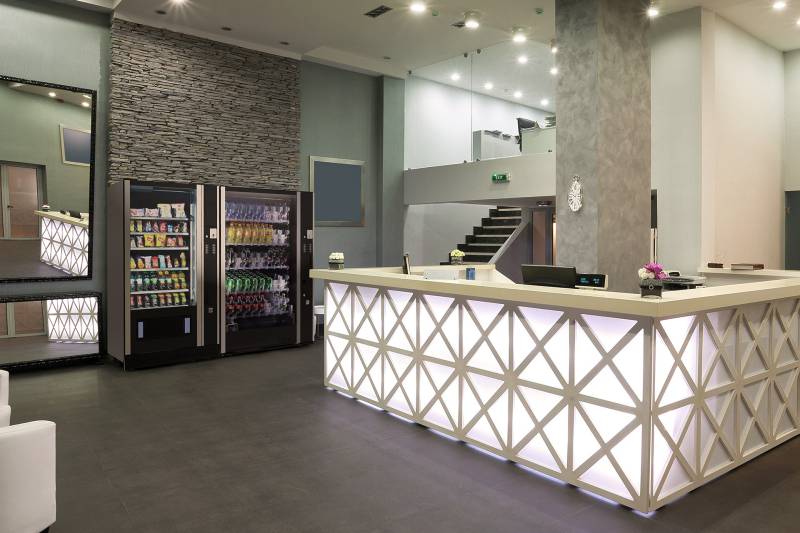 Installation rapide distributeurs automatiques snacks de boissons fraiches et confiseries pour les entreprises à Saint Vulbas