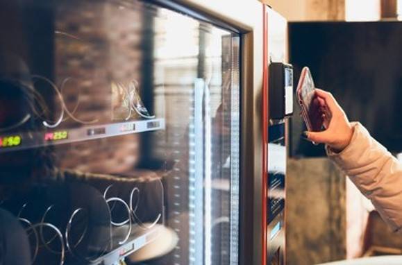 Distributeur de sandwichs pour les entreprises à Saint Pierre de Chandieu avec lecteur CB par VENDING TRADITION